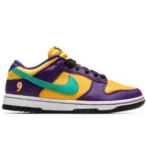 Women Nike  Dunk Low "Lisa Leslie" sneakers - limited edition